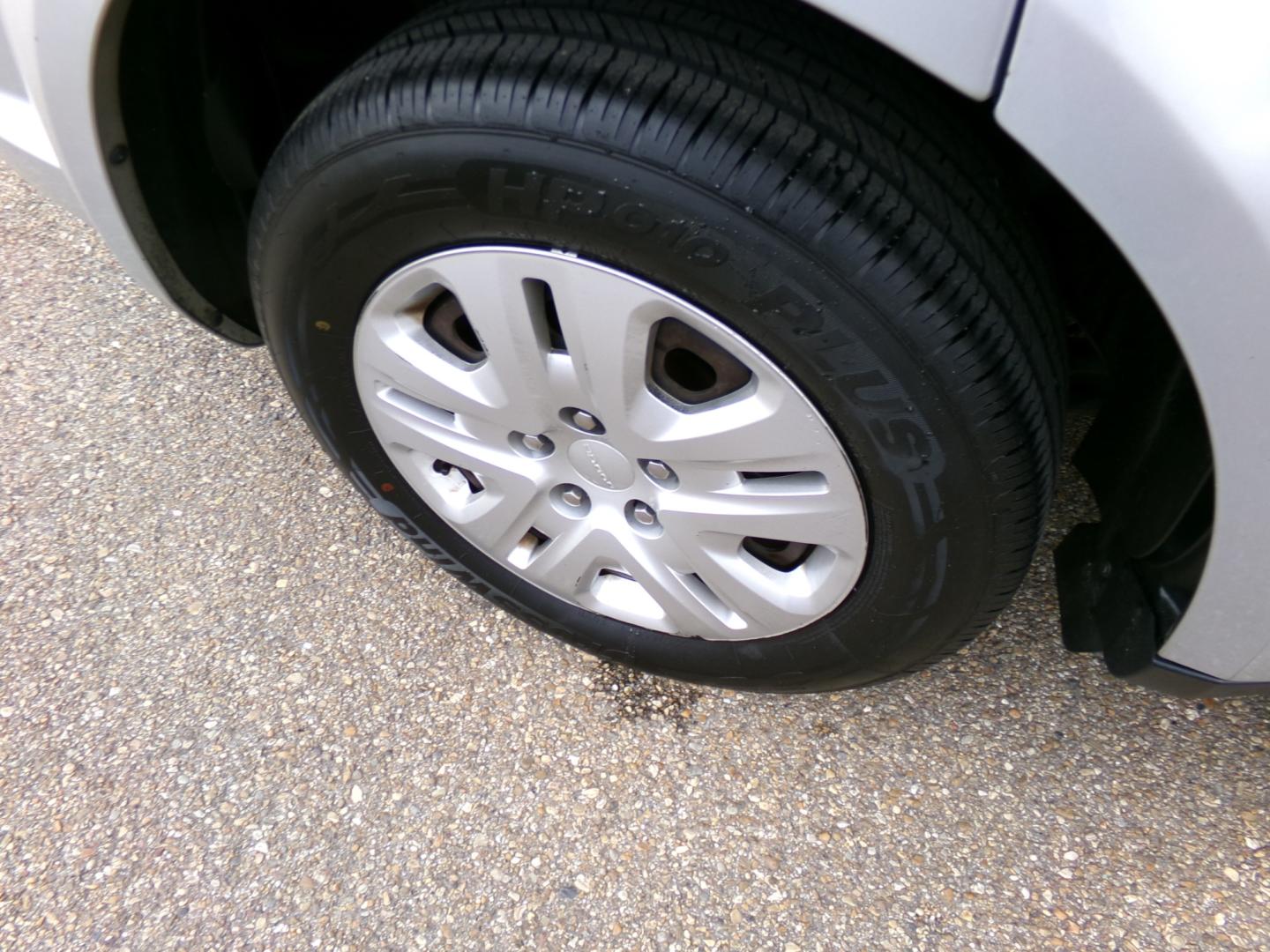 2014 Silver /Black Dodge Journey SE (3C4PDCAB8ET) with an 2.4L L4 DOHC 16V engine, 4-Speed Automatic transmission, located at 401 First NE, Bearden, AR, 71720, (870) 687-3414, 33.726528, -92.611519 - Photo#6